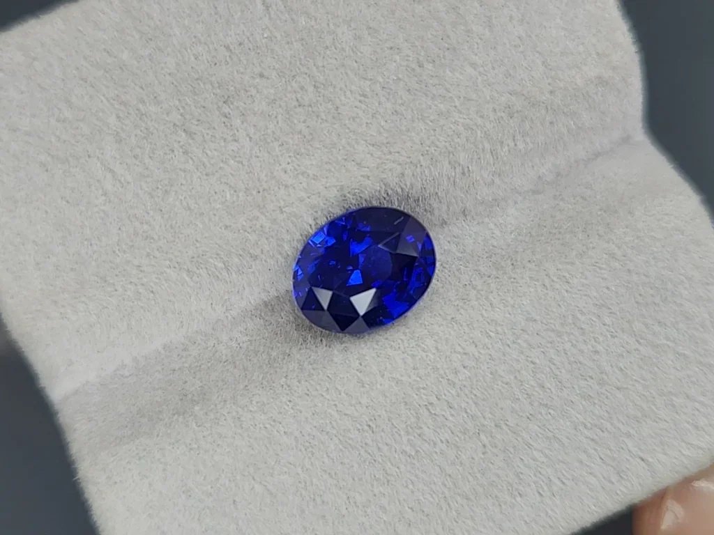 Sapphire Royal Blue oval cut 3.02 carats, Sri Lanka  Image №4