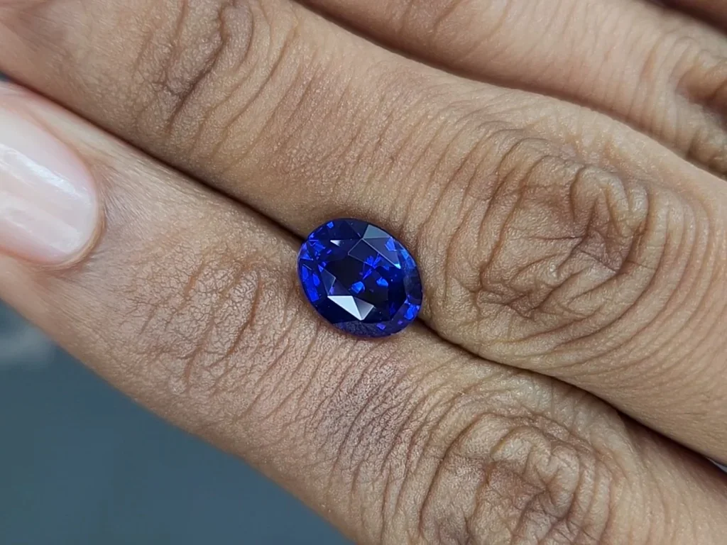 Sapphire Royal Blue oval cut 3.02 carats, Sri Lanka  Image №2