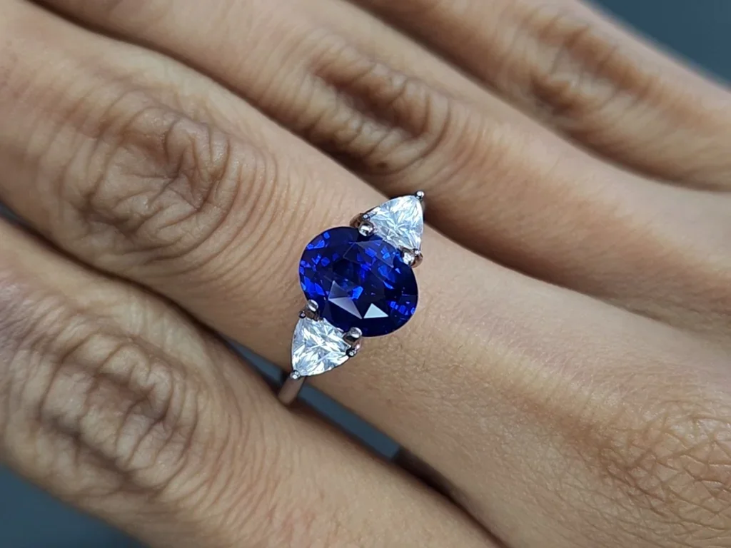 Sapphire Royal Blue oval cut 3.02 carats, Sri Lanka  Image №5
