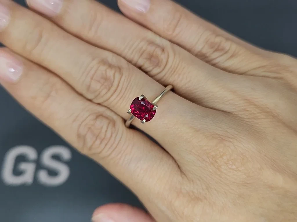 Rubis rouge carmin non chauffé, taille coussin 2,02 carats, Mozambique. Gubelin Image №5