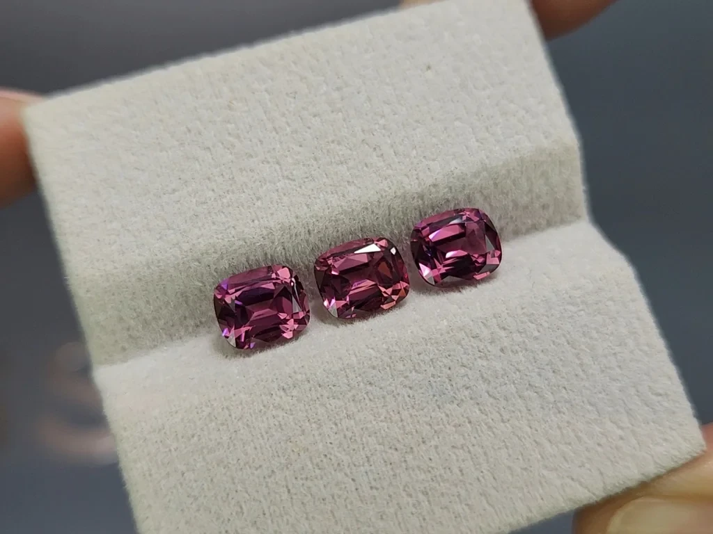Set of garnets rhodolite cushion cut 4.29 carats, Madagascar Image №5