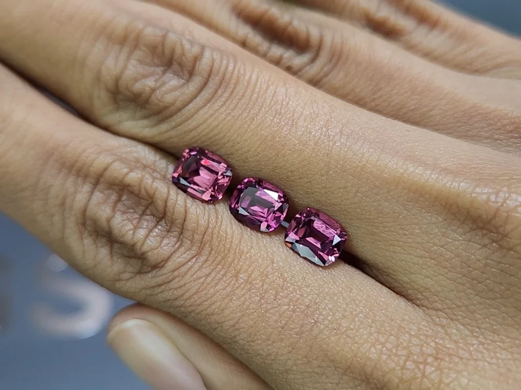 Set of garnets rhodolite cushion cut 4.29 carats, Madagascar Image №2