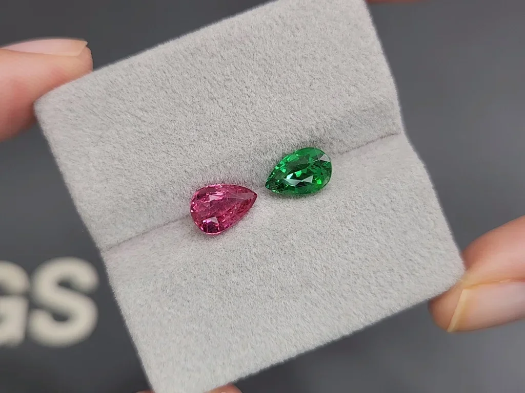 Unique pair of pink Mahenge spinel and vivid green pear-cut tsavorite 3.08 carats Image №4