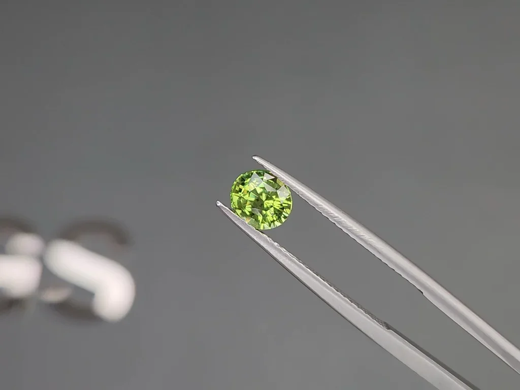 Granate tsavorita de color verde amarillento, talla circular de 1,14 quilates, Tanzania Image №3