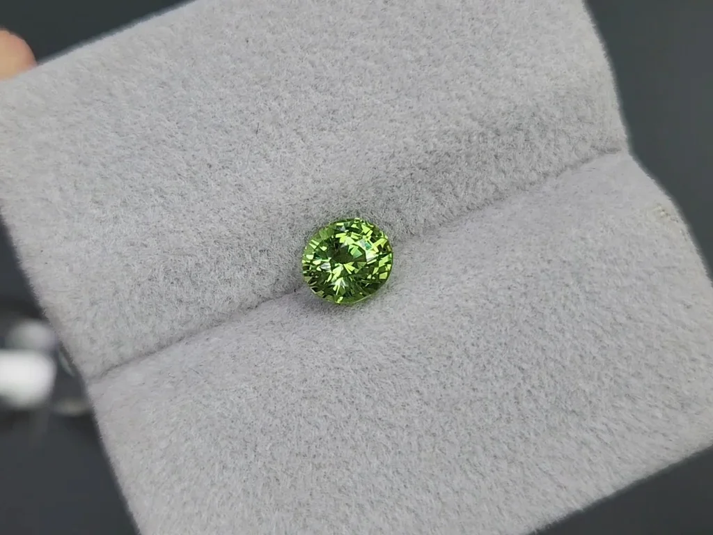 Granate tsavorita de color verde amarillento, talla circular de 1,14 quilates, Tanzania Image №4