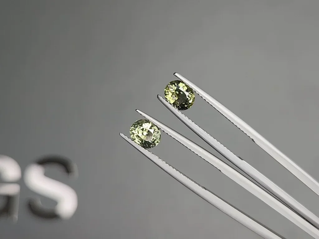 Paar ungeheizter zweifarbiger saphire im ovalschliff 2,14 karat, Sri Lanka Image №3