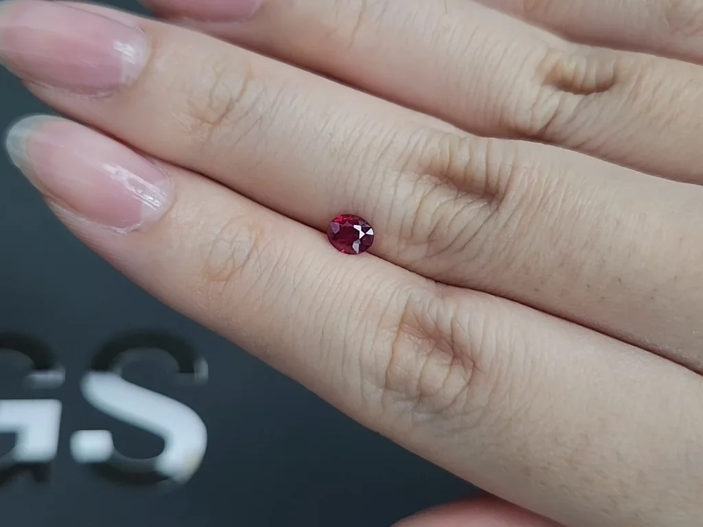 Rubí rojo vivo talla ovalada 0,50 carats, Birmania  Image №2