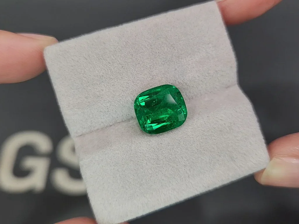 Esmeralda verde vivo talla cojín de 4,83 ct, Panjshir Image №4