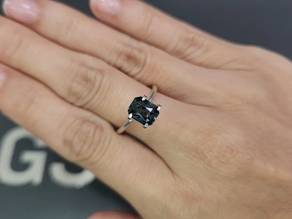 Zafiro verde azulado de talla radiante sin calentar de 2,24 quilates, Sri Lanka Image №5