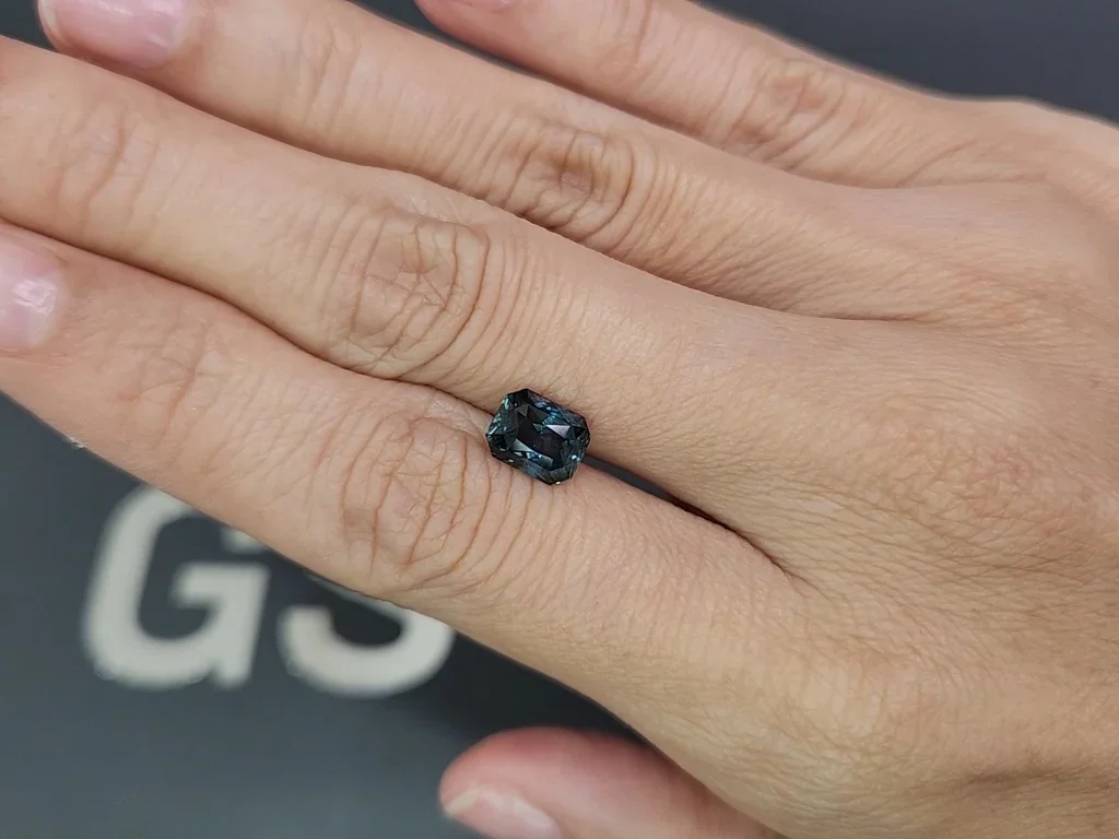 Zafiro verde azulado de talla radiante sin calentar de 2,24 quilates, Sri Lanka Image №2