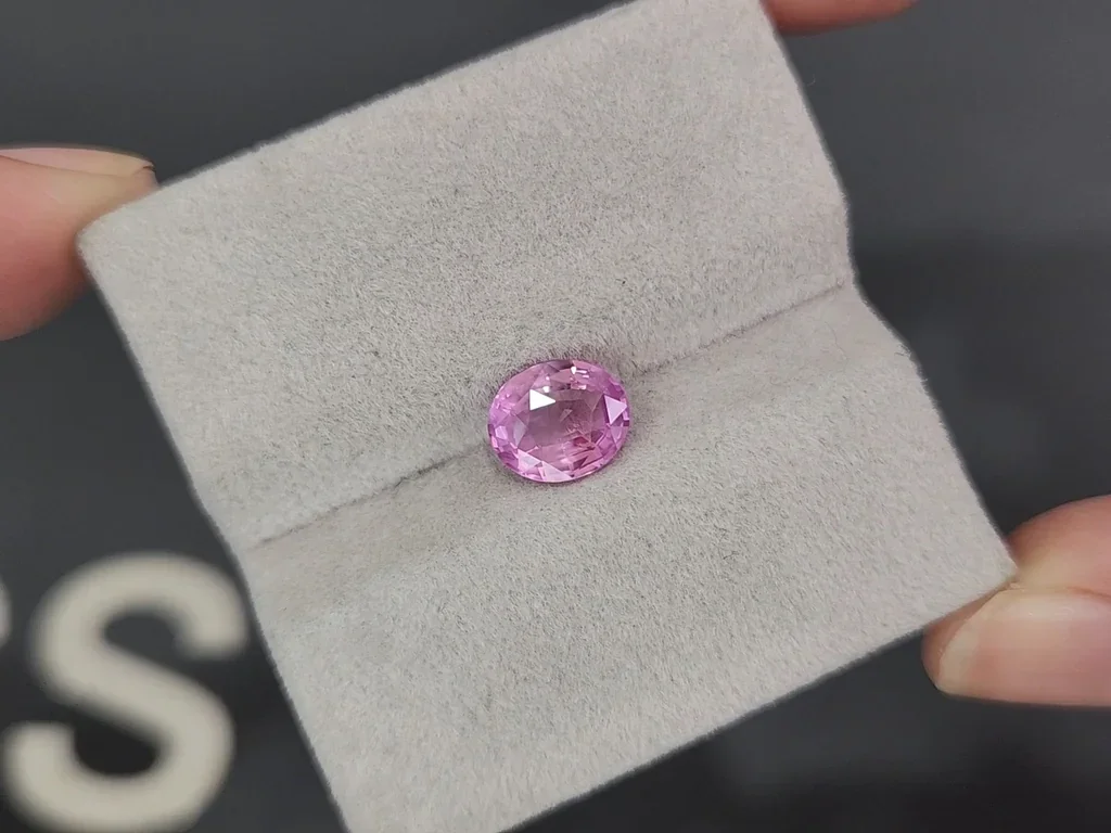 Saphir taille ovale rutile non chauffé, effet soie, 2,01 ct, Madagascar Image №4