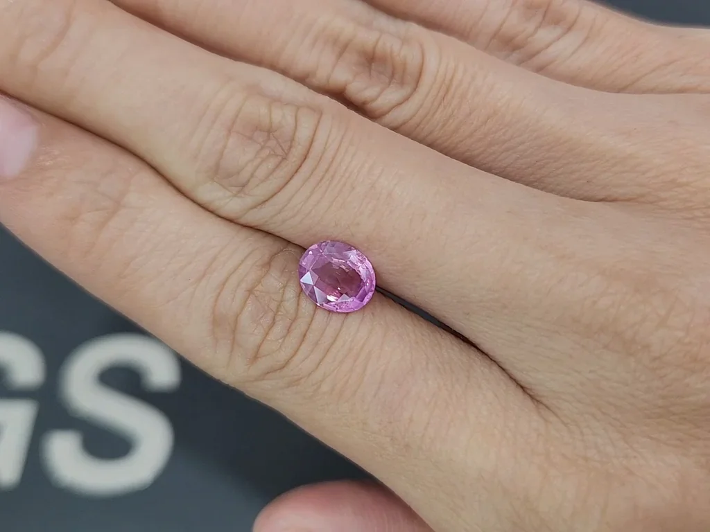 Saphir taille ovale rutile non chauffé, effet soie, 2,01 ct, Madagascar Image №2