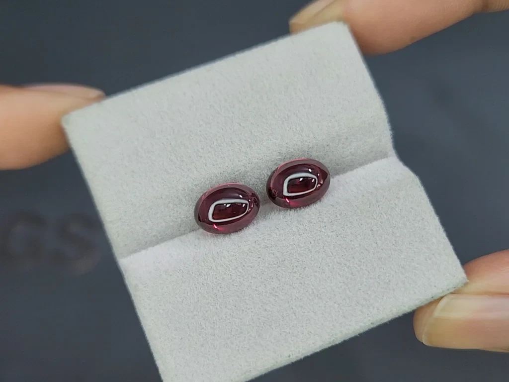 Pair of garnets rhodolite cobachon cut 4.83 carats, Madagascar Image №4