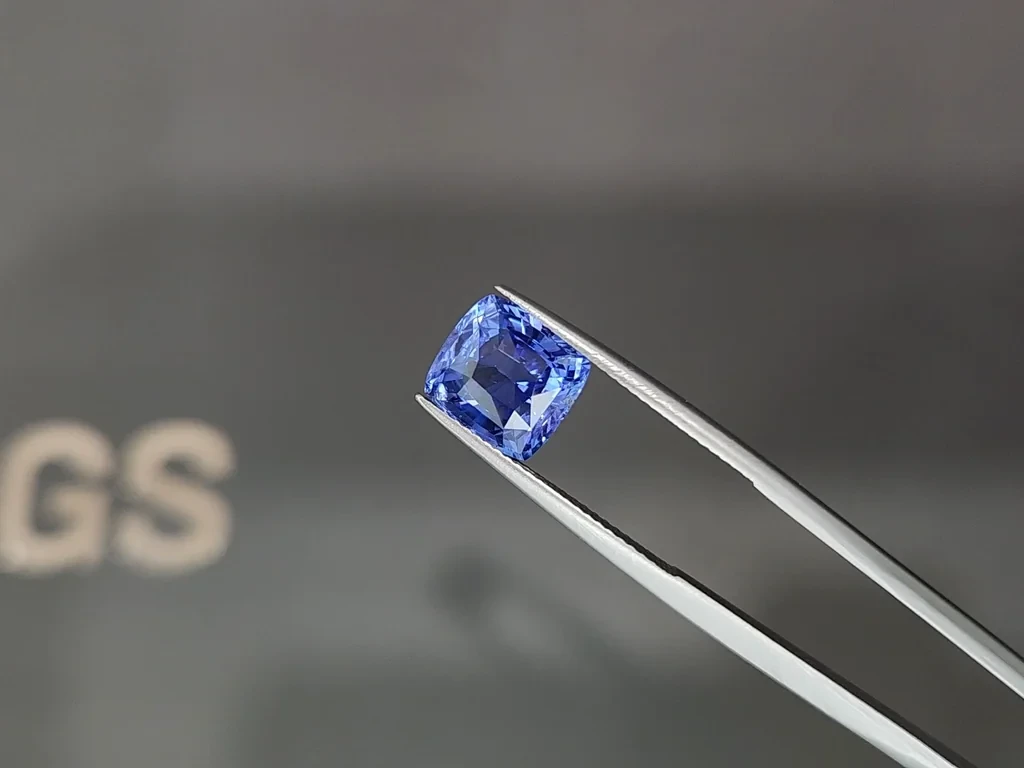 Lot #5. Unheated Cornflower Blue sapphire in cushion cut 4.59 carats, Sri Lanka Image №3