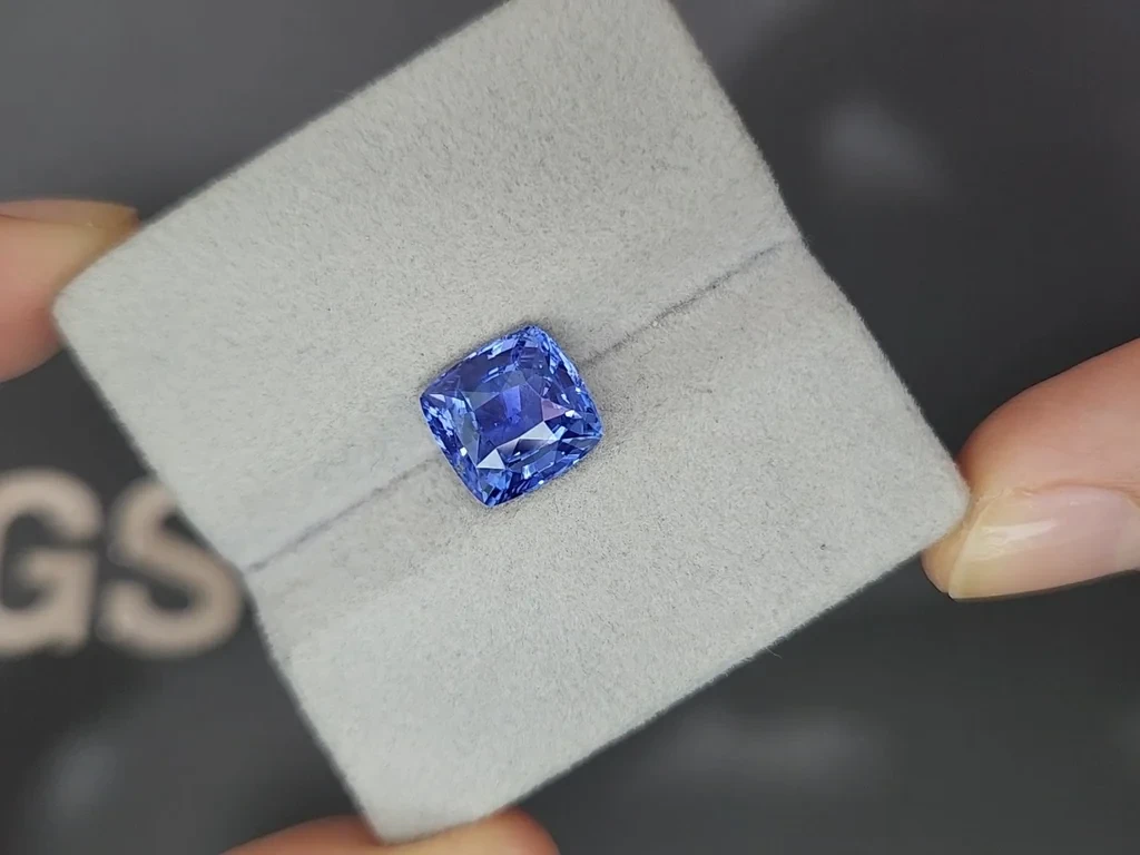 Lot #5. Unheated Cornflower Blue sapphire in cushion cut 4.59 carats, Sri Lanka Image №4