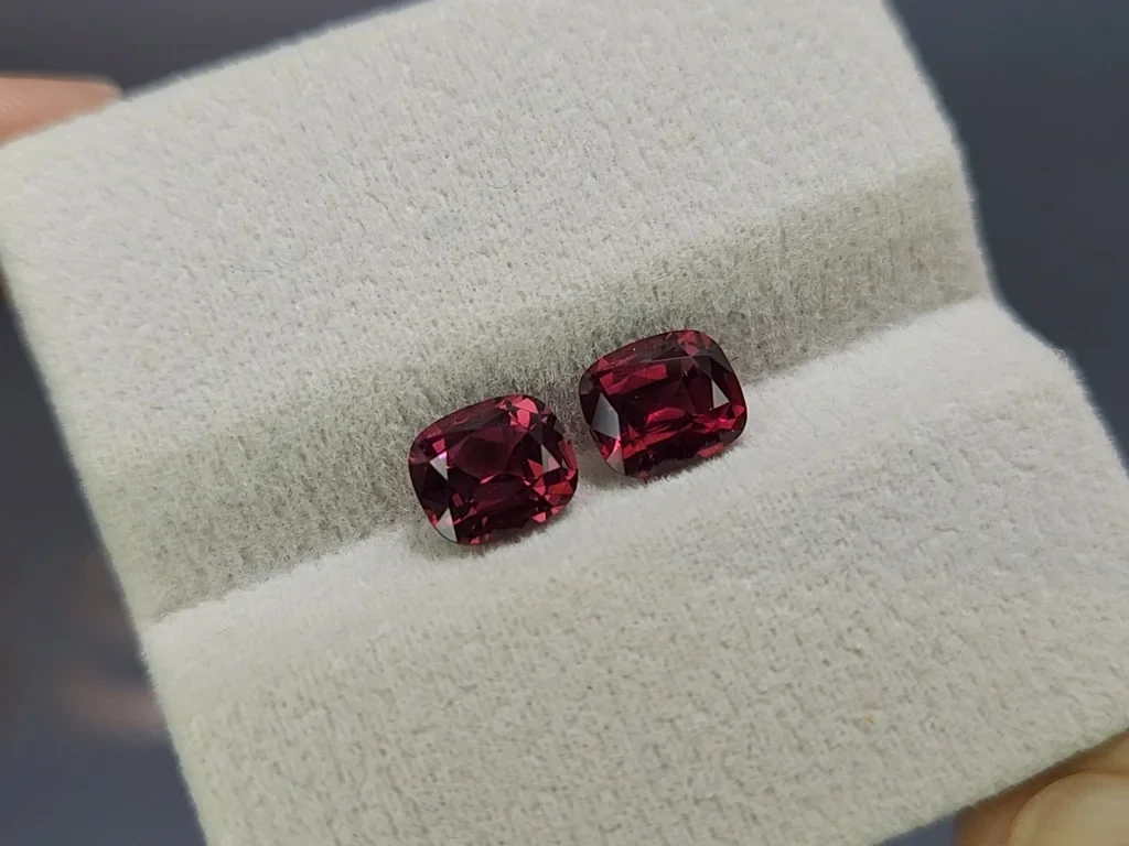 Pair of rhodolite garnets cushion cut 2.88 carats, Madagascar Image №4