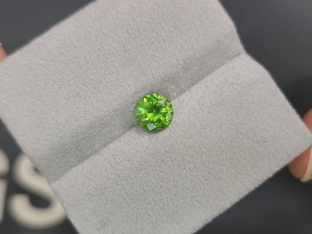 Ural-Demantoid 1,09 Karat Image №4