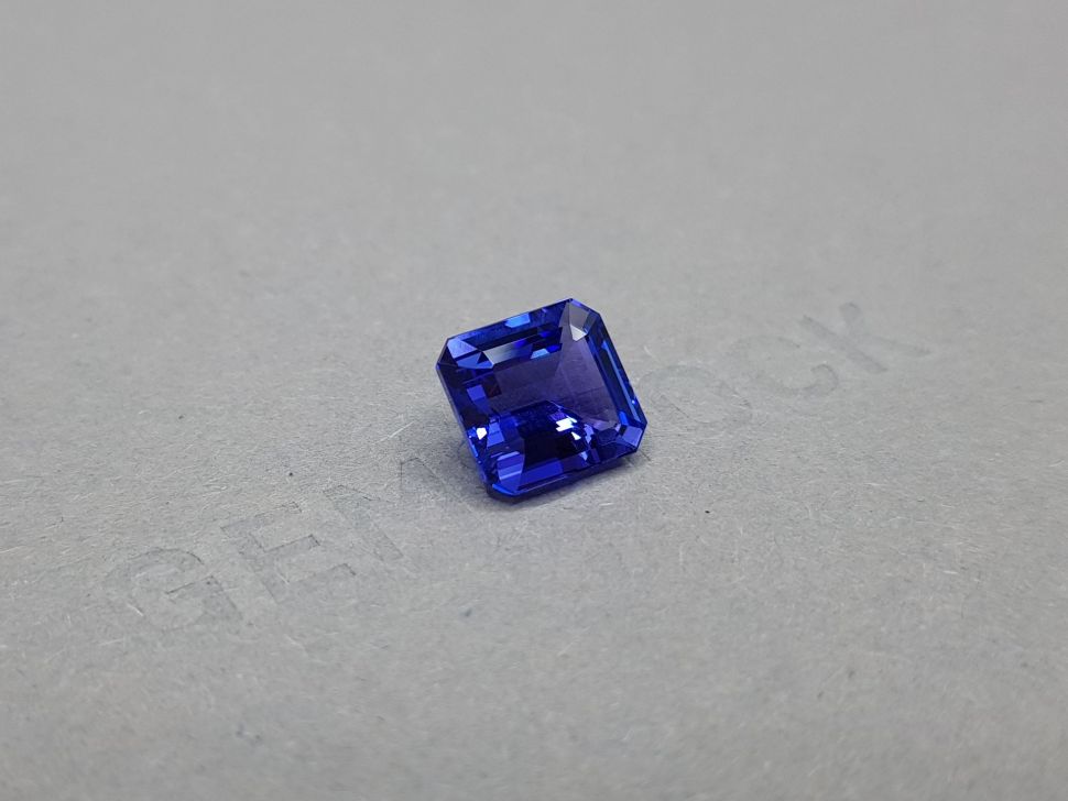 Royal blue color tanzanite in octagon cut 4.35 ct Image №2