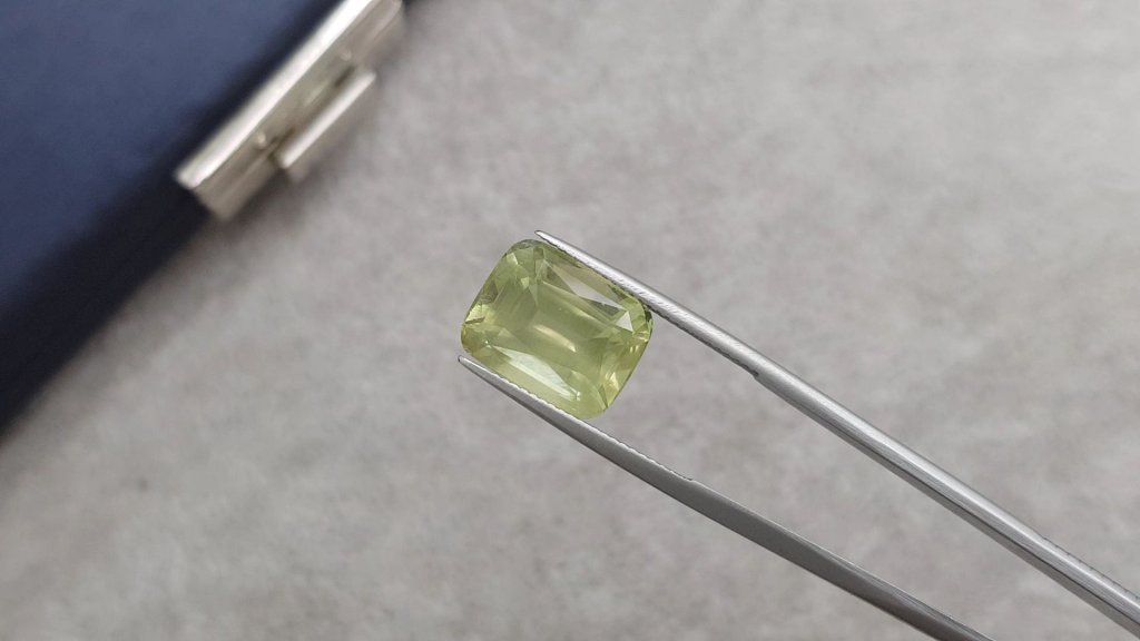 Large yellow-green cushion cut beryl from Mozambique 9.75 carats Image №3