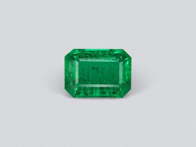 Vivid Green emerald 3.97 carats in octagon cut, Zambia photo