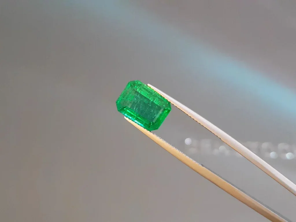 Vivid Green emerald 3.97 carats in octagon cut, Zambia Image №3