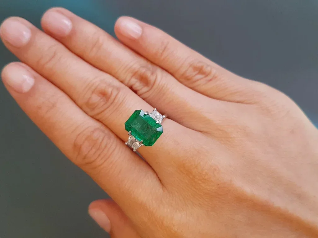 Vivid Green emerald 3.97 carats in octagon cut, Zambia Image №5
