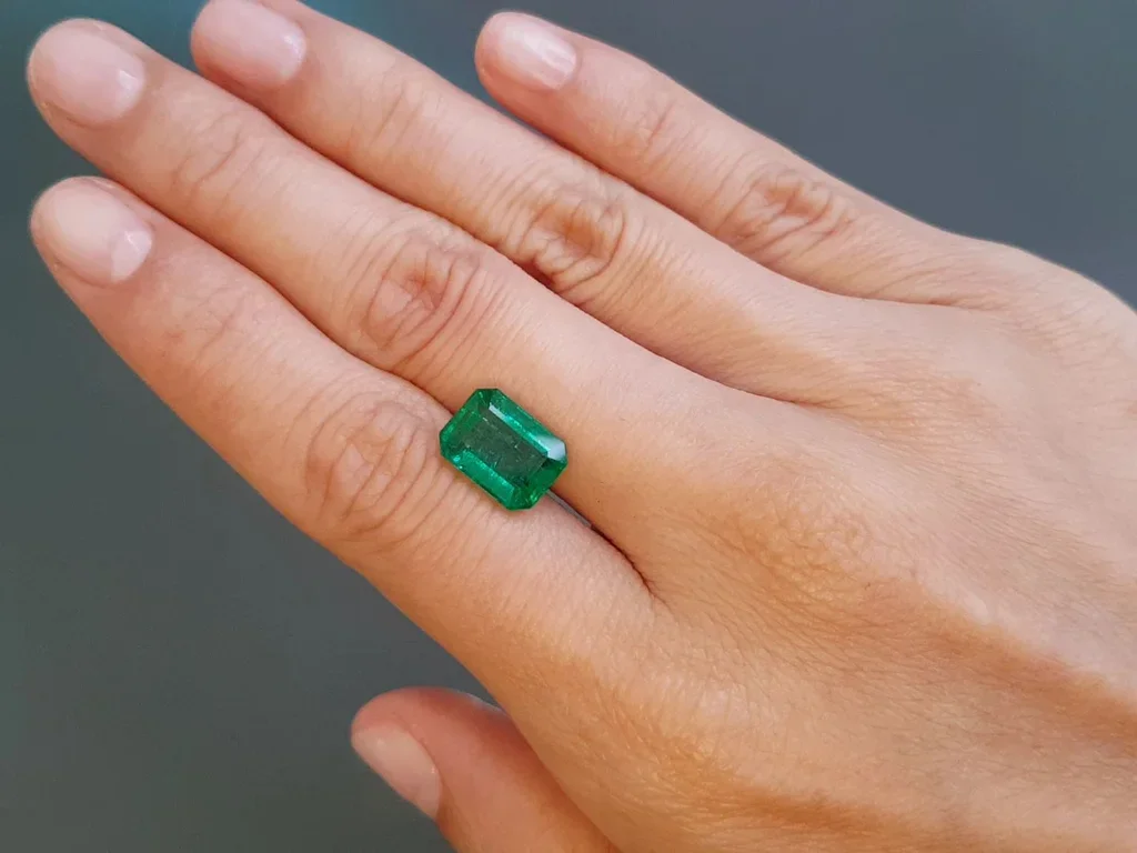 Vivid Green emerald 3.97 carats in octagon cut, Zambia Image №2