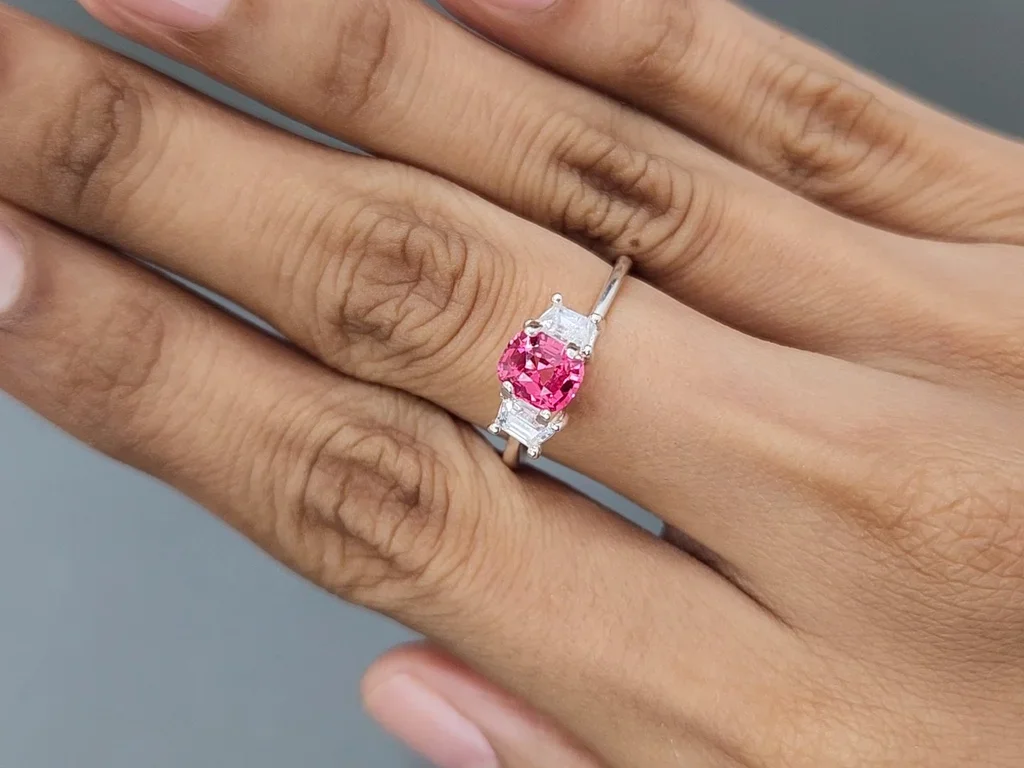 Bright red-pink cushion-cut Mahenge spinel 1.03 carats, Tanzania Image №5