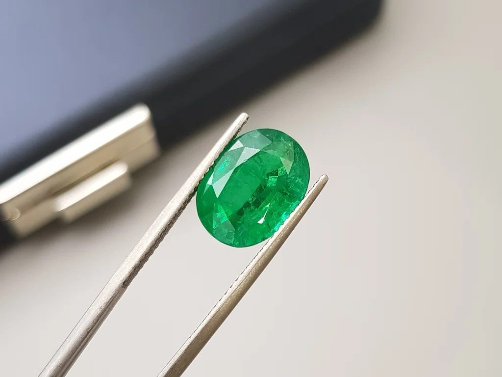 Untreated oval cut emerald 4.31 carats, Pakistan Image №2