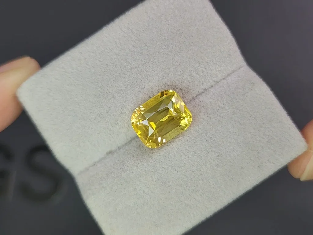 Saphir jaune taille coussin non raffiné 6,37 carats, Sri Lanka Image №4