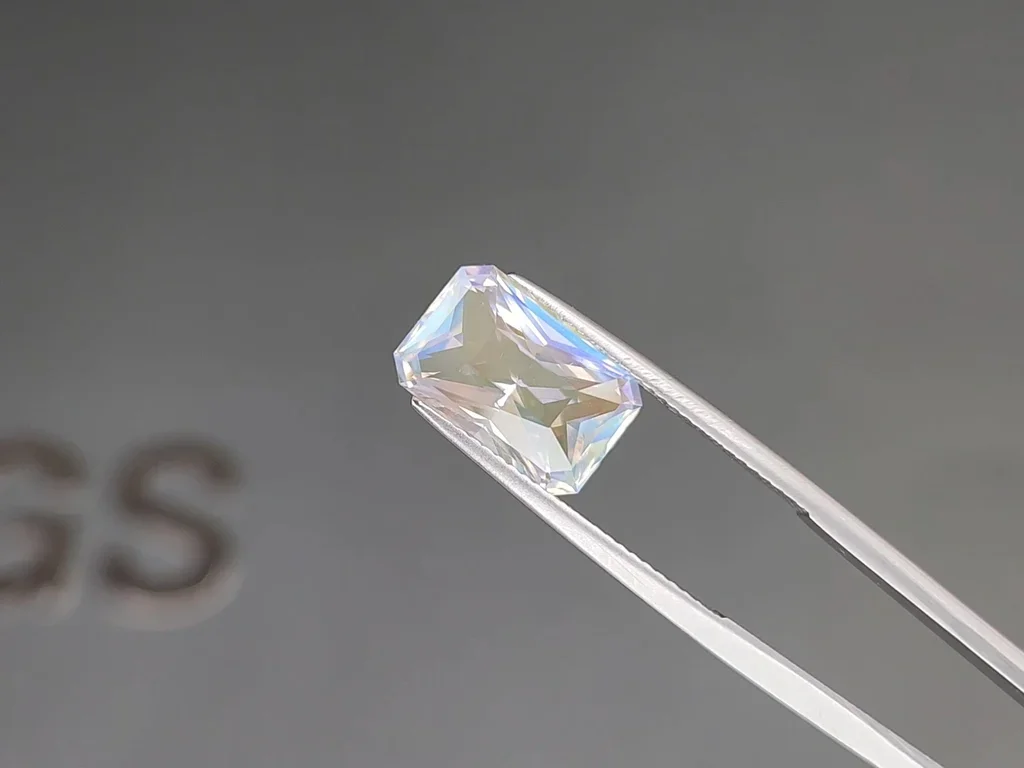 Strahlender regenbogenmondstein im facettenschliff 4,30 karat, Madagaskar Image №3