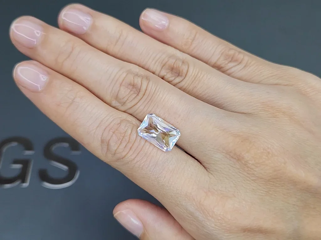 Strahlender regenbogenmondstein im facettenschliff 4,30 karat, Madagaskar Image №2