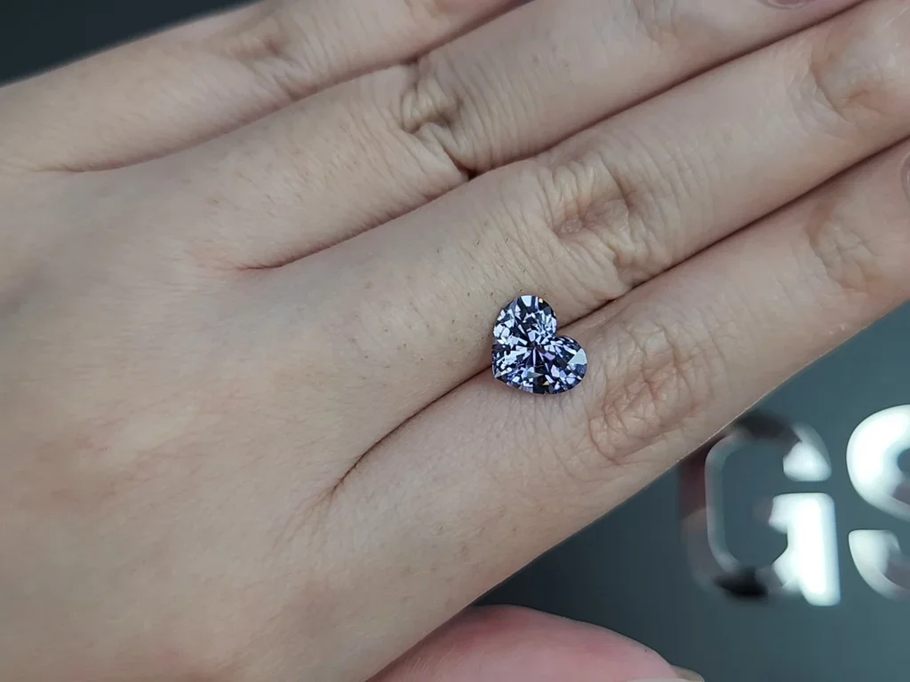 Spinelle gris acier taille cœur de 2,33 carats, Birmanie Image №2