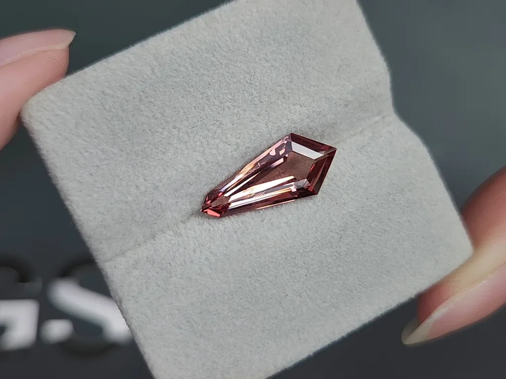 Spinel in kite cut 3.37carats, Burma Image №4