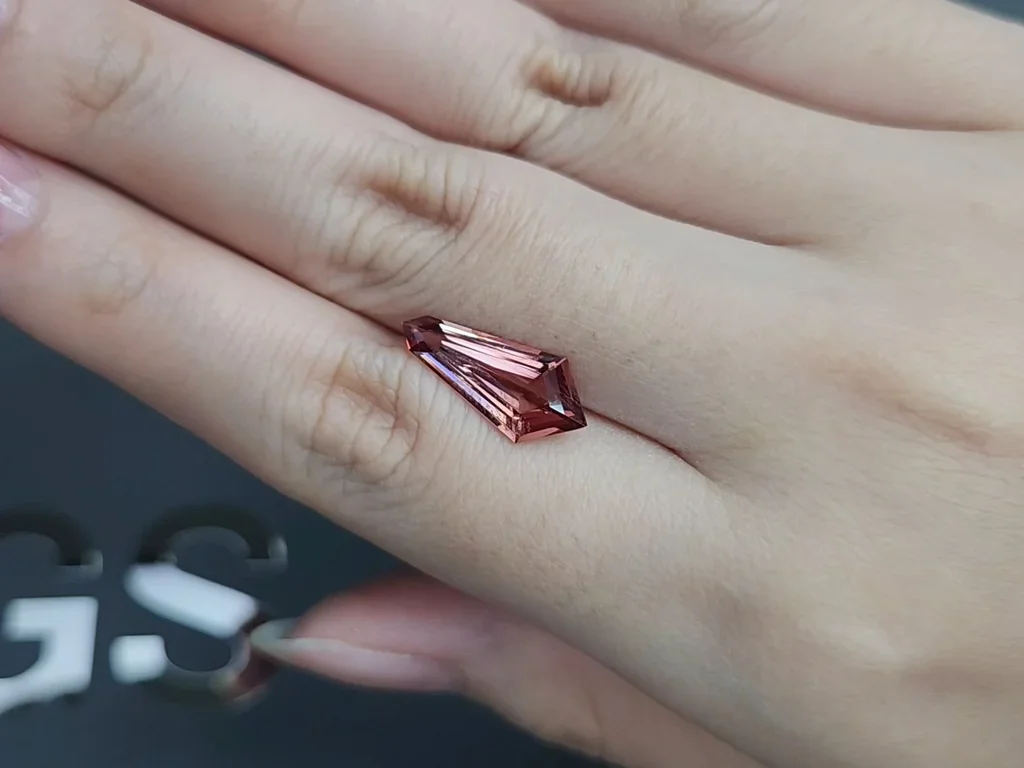 Spinel in kite cut 3.37carats, Burma Image №2