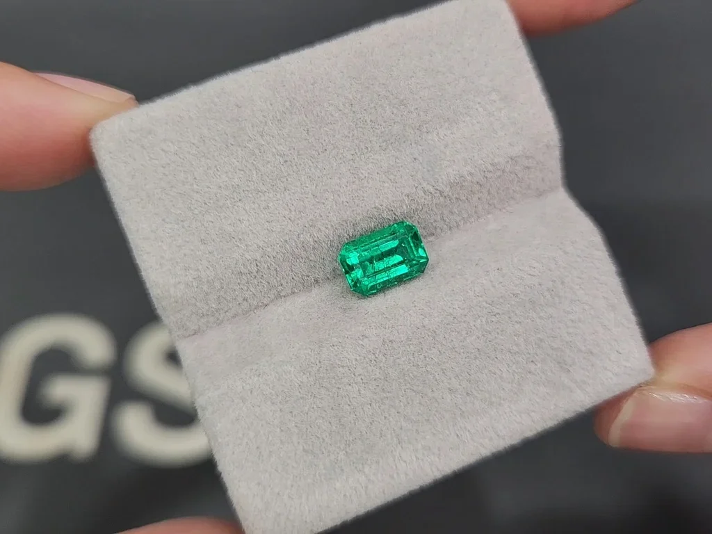 Émeraude taille octogonale vert intense 1,25 carat, Panjshir Image №4