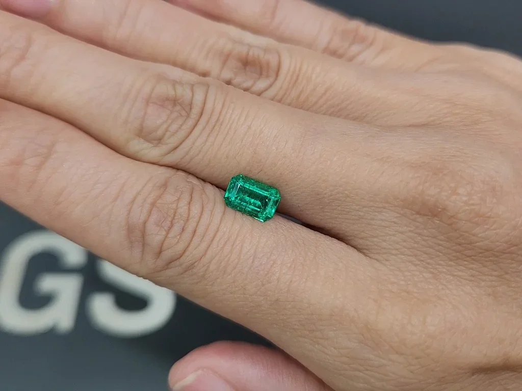 Émeraude taille octogonale vert intense 1,25 carat, Panjshir Image №2