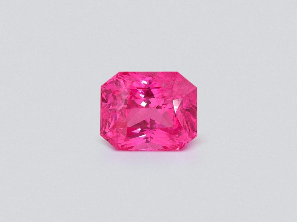 Mahenge spinell leuchtend rosa im radiantschliff 1.53 carats, Tansania   Image №1