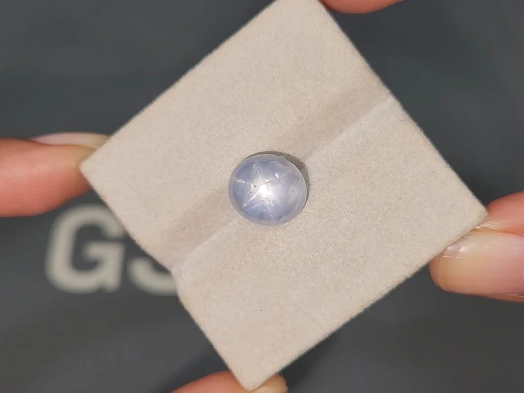 Sternförmiger ungeheizter saphir im cabochonschliff 8,34 karats, Burma (Myanmar) Image №7