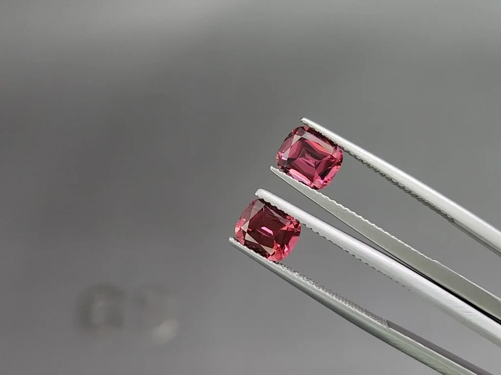 Satz rhodolith-granat kissenförmig geschliffener 4,22 karat, Madagaskar Image №4