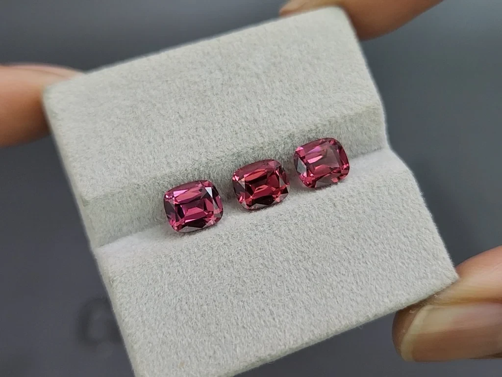 Satz rhodolith-granat kissenförmig geschliffener 4,22 karat, Madagaskar Image №5