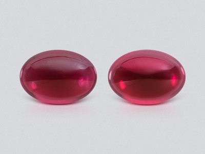 Paire de grenats rhodolites taillés en cabochon 5,76 carats, Madagascar photo