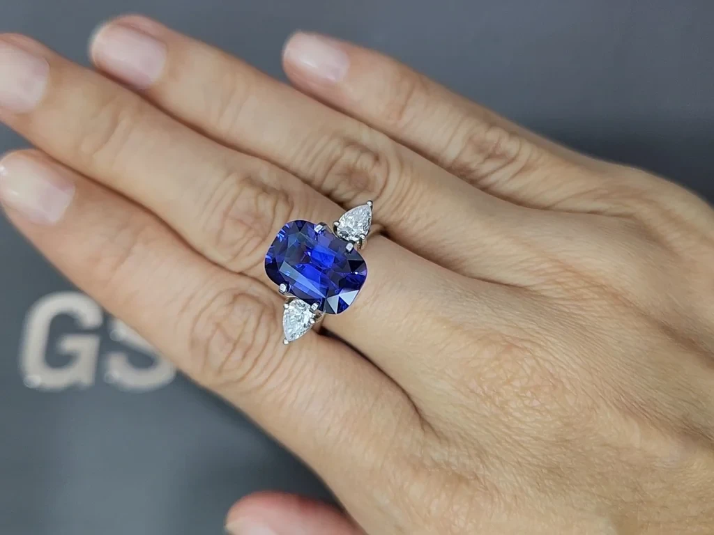 Unbehandelter königsblauer saphir im kissenschliff 6,61 karat, Sri Lanka Image №5