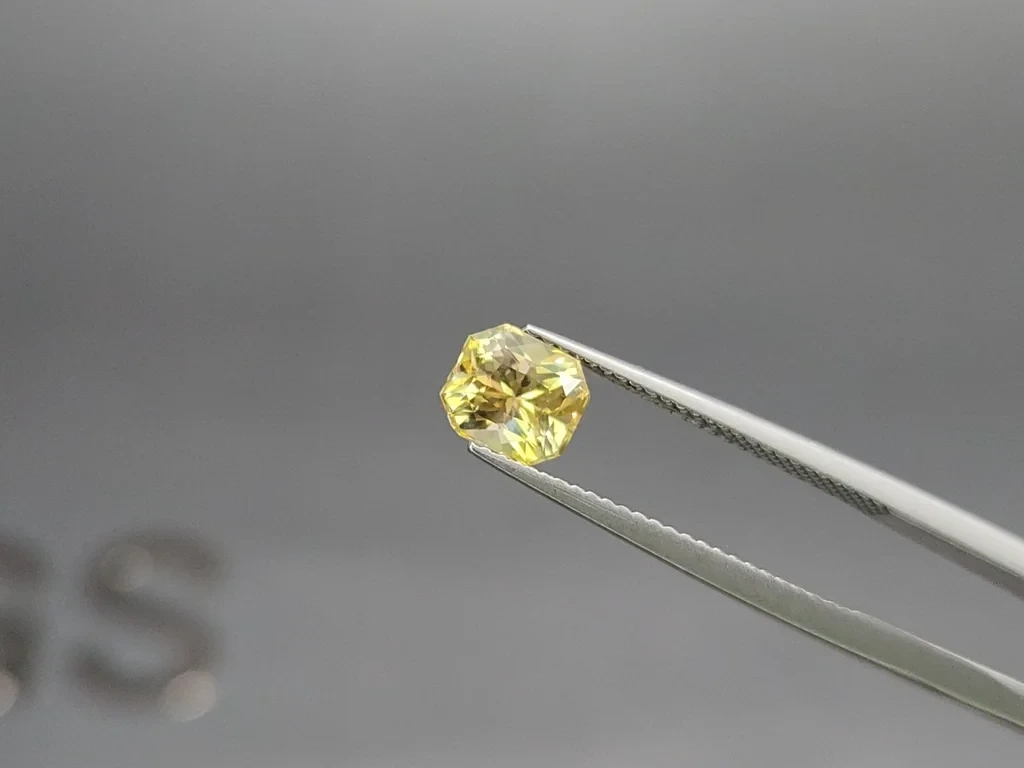 Yellow sapphire radiant cut 1.69 carats, Sri Lanka Image №3