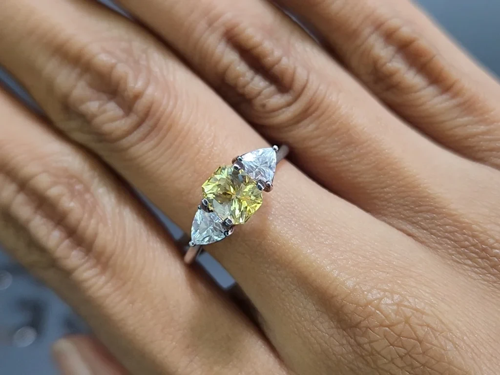 Yellow sapphire radiant cut 1.69 carats, Sri Lanka Image №5
