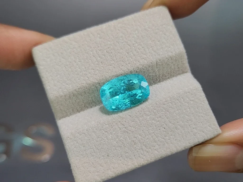 Neonblau Paraíba turmalin im cushion schliff 5,26 karat, Brasilien Image №7