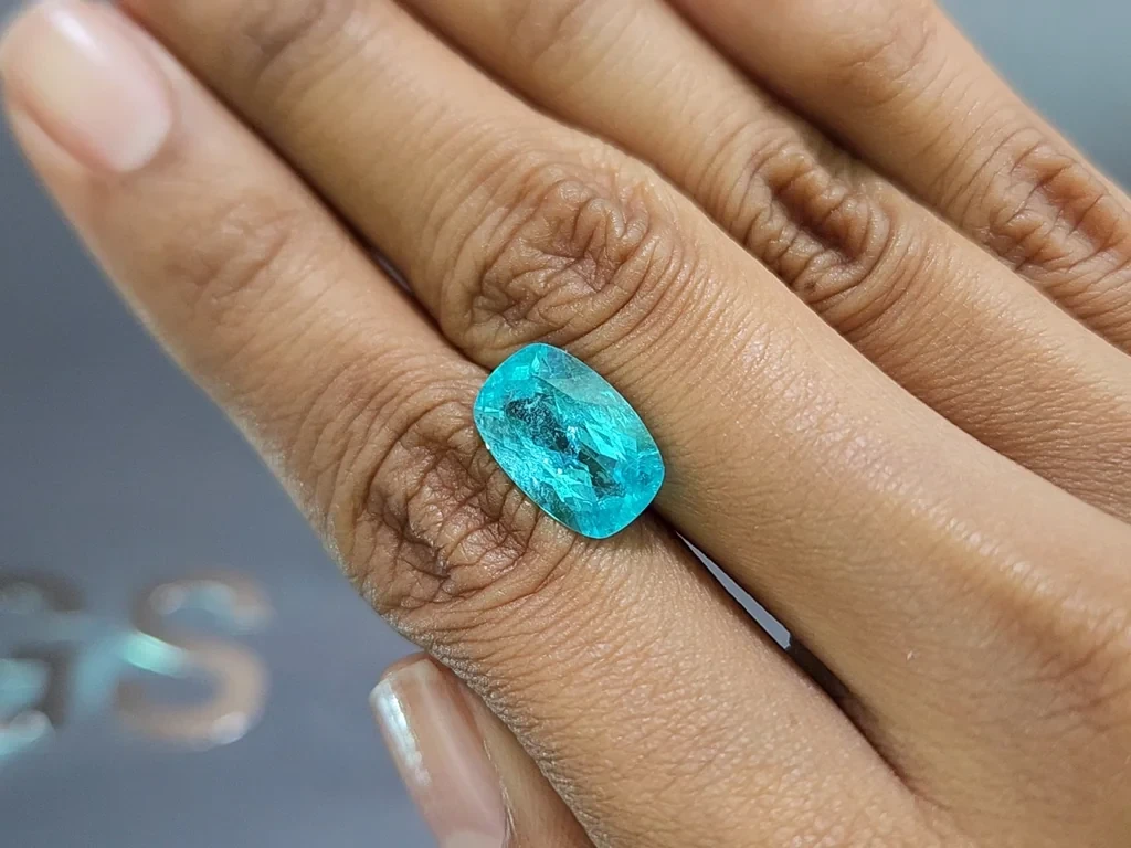 Neonblau Paraíba turmalin im cushion schliff 5,26 karat, Brasilien Image №3