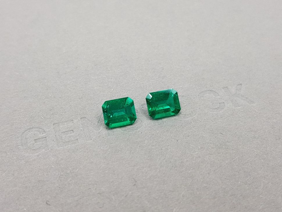 Pair of intense "Muzo Green" emeralds 1.79 ct, Colombia Image №2