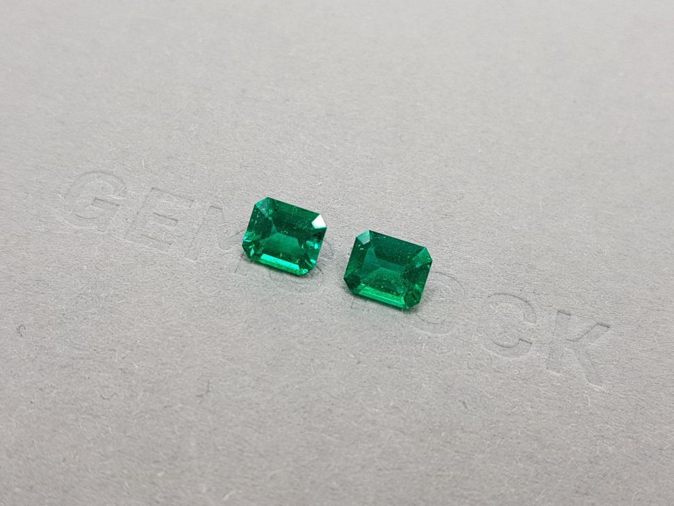 Pair of intense "Muzo Green" emeralds 1.79 ct, Colombia Image №3