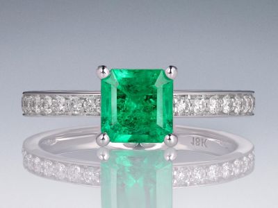 Ring with сolombian Muzo Green emerald 1.02 ct and diamonds in 18K white gold photo